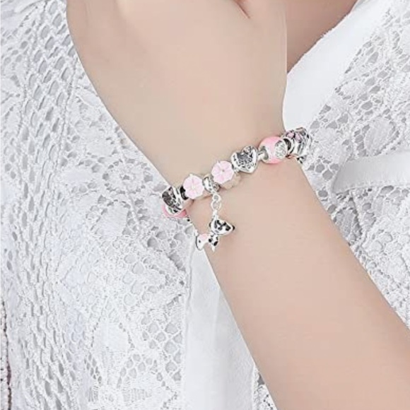 Presentski Lucky Charm Bracelet, Love and Clover Silver Plated Charm Bracelet. - Picture 6 of 7